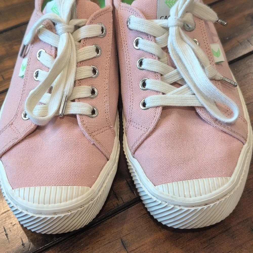Cariuma OCA Low Sneaker